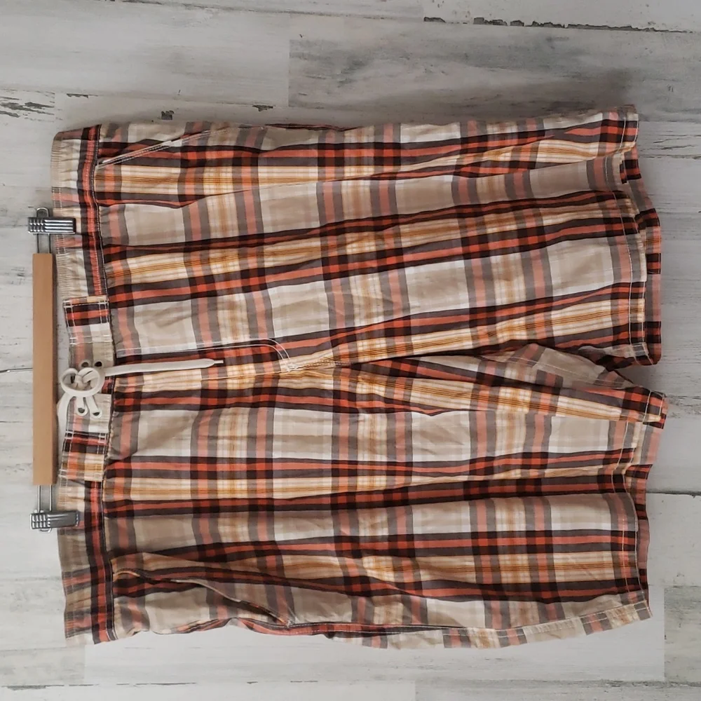 Old Navy plaid swim shorts tan, orange, brown. Pockets, built in brief. Size XXL